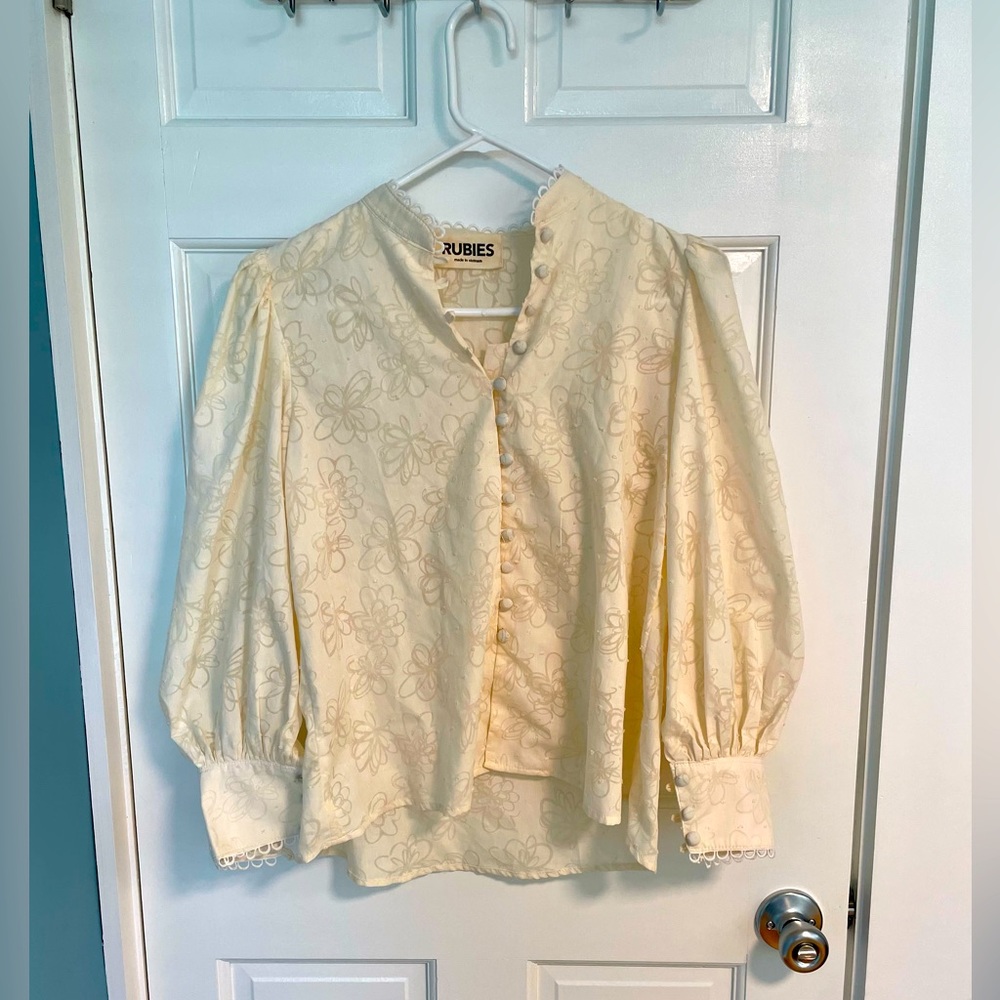 🌸NWOT-Button Up Floral Oversized Blouse